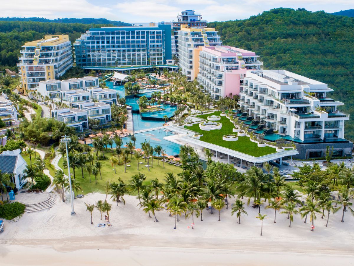 Premier Residences Phu Quoc Emerald Bay mang phong cách hiện đại, trẻ trung phù hợp dành cho các cặp đôi