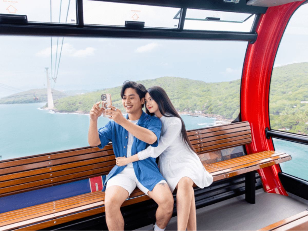 Cáp treo Hòn Thơm là một trong những trải nghiệm cho cặp đôi đáng thử khi đến Nam đảo
