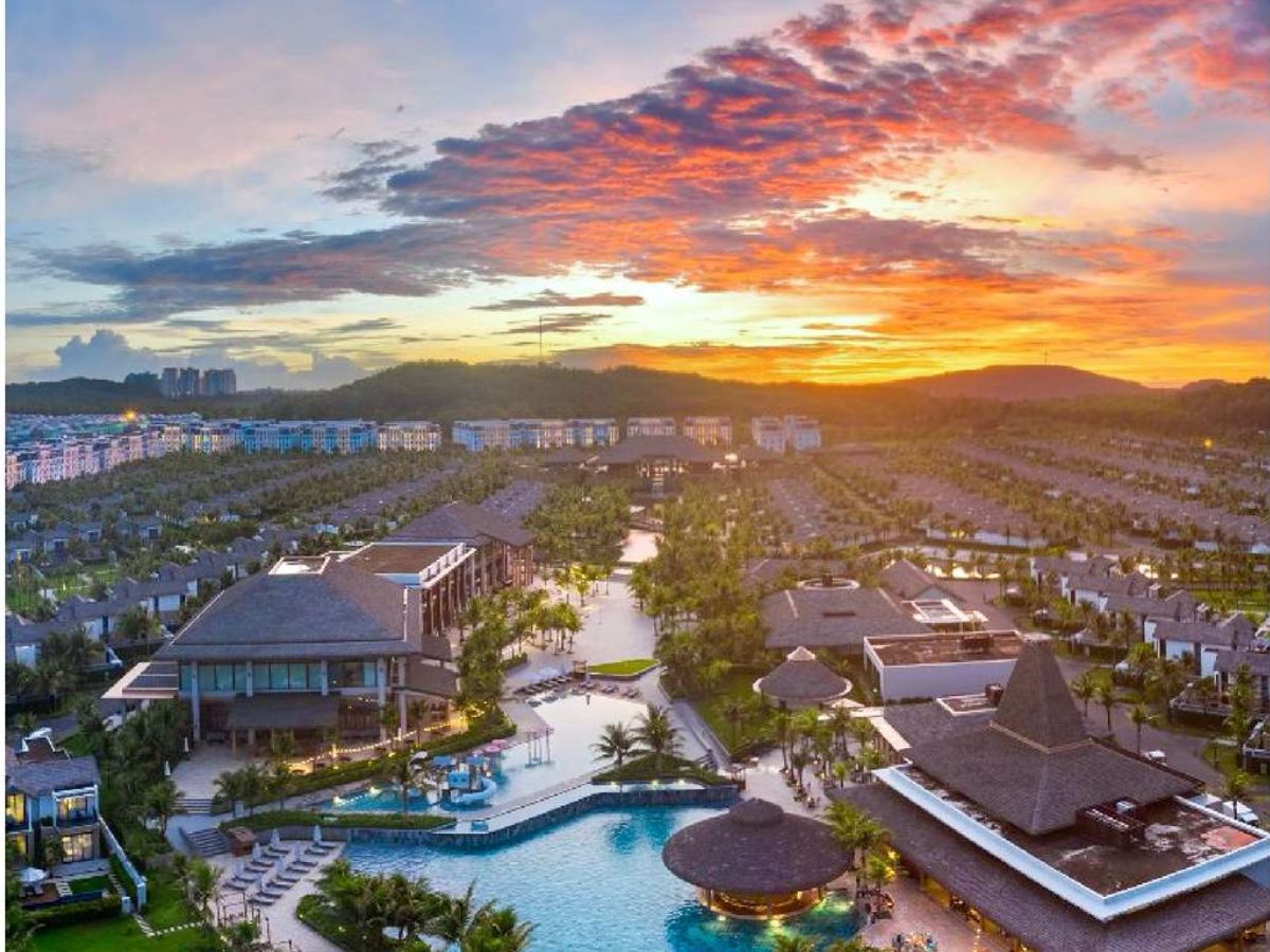 Du khách nghỉ dưỡng ở resort và khám phá Nam đảo trong 1 ngày