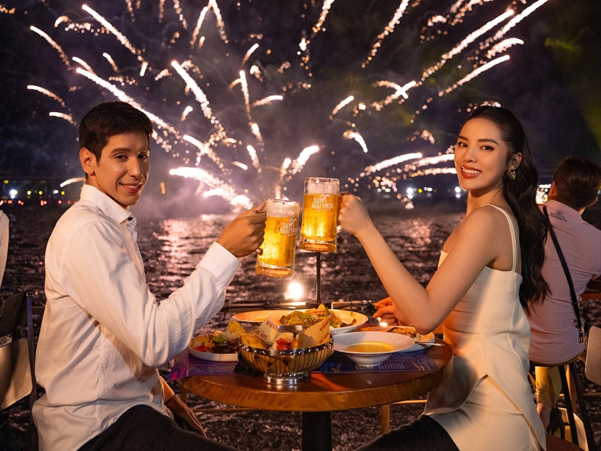 Du khách nên đến sớm để chọn được vị trí ngồi có tầm nhìn đẹp nhất