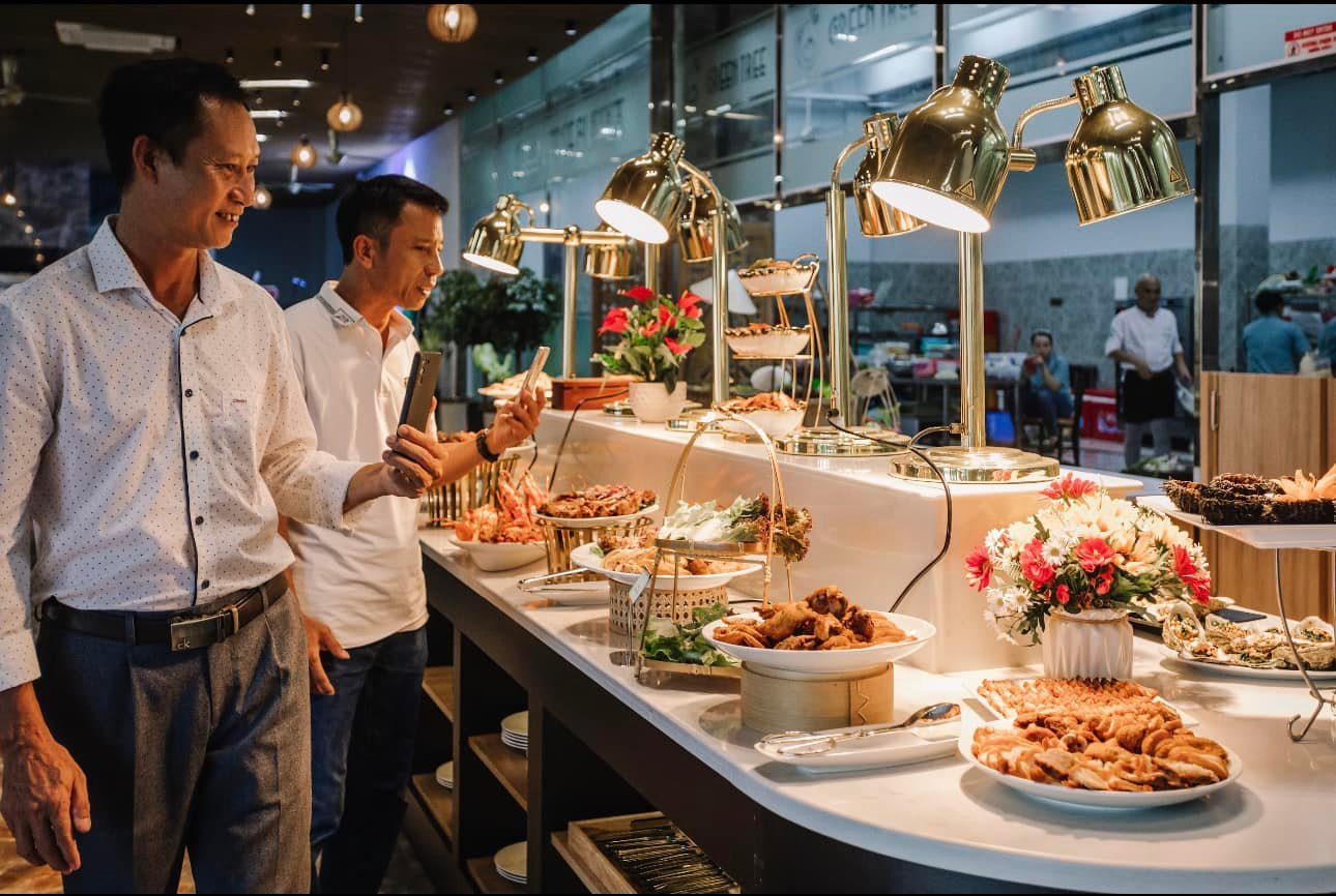 Green Tree Buffet SeaFood phục vụ thực đơn hải sản tươi ngon, phong phú