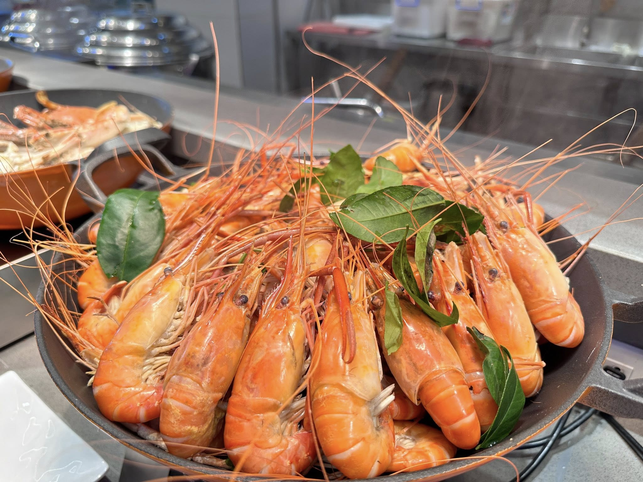 Hải sản hấp giữ nguyên vị ngọt tự nhiên và không gây cảm giác ngấy