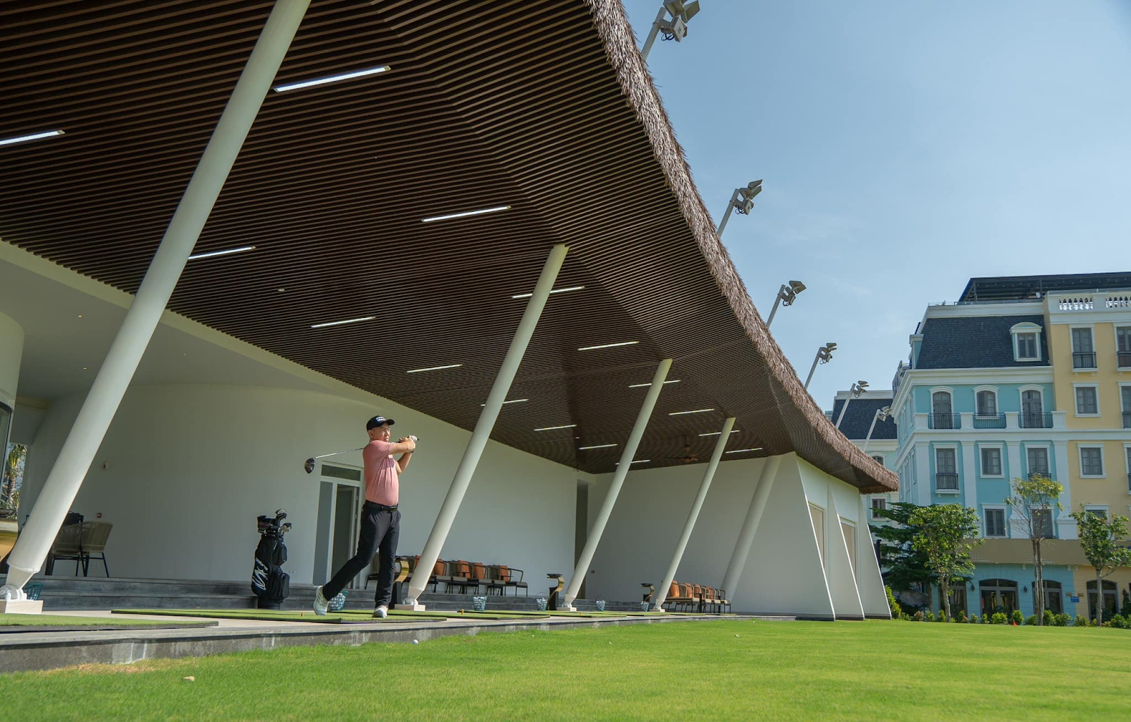 Trải nghiệm chơi golf đẳng cấp tại Kem Beach Driving Range.