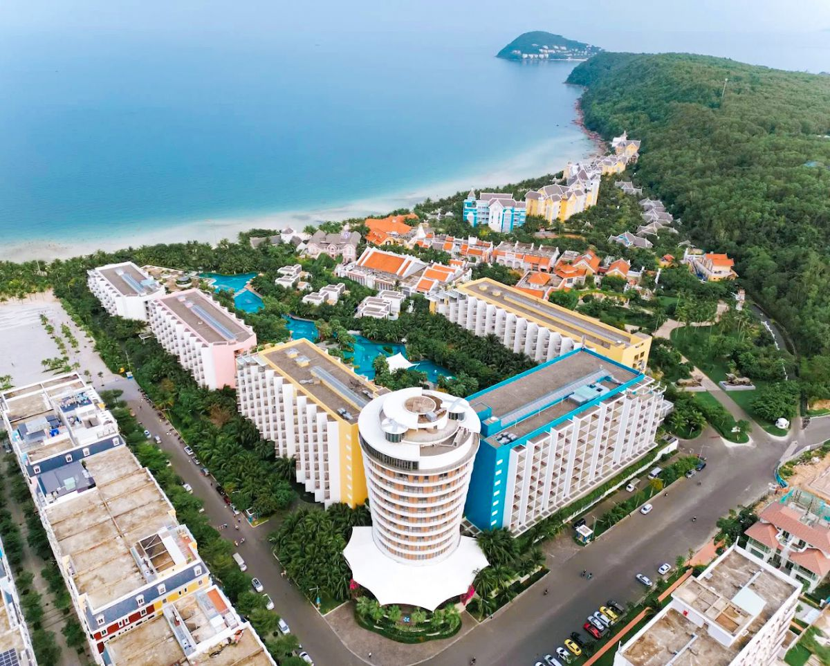 Premier Residences Phu Quoc Emerald Bay.