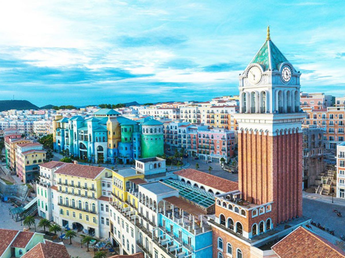 Sunset Town là không gian Địa Trung Hải bên bờ biển Phú Quốc