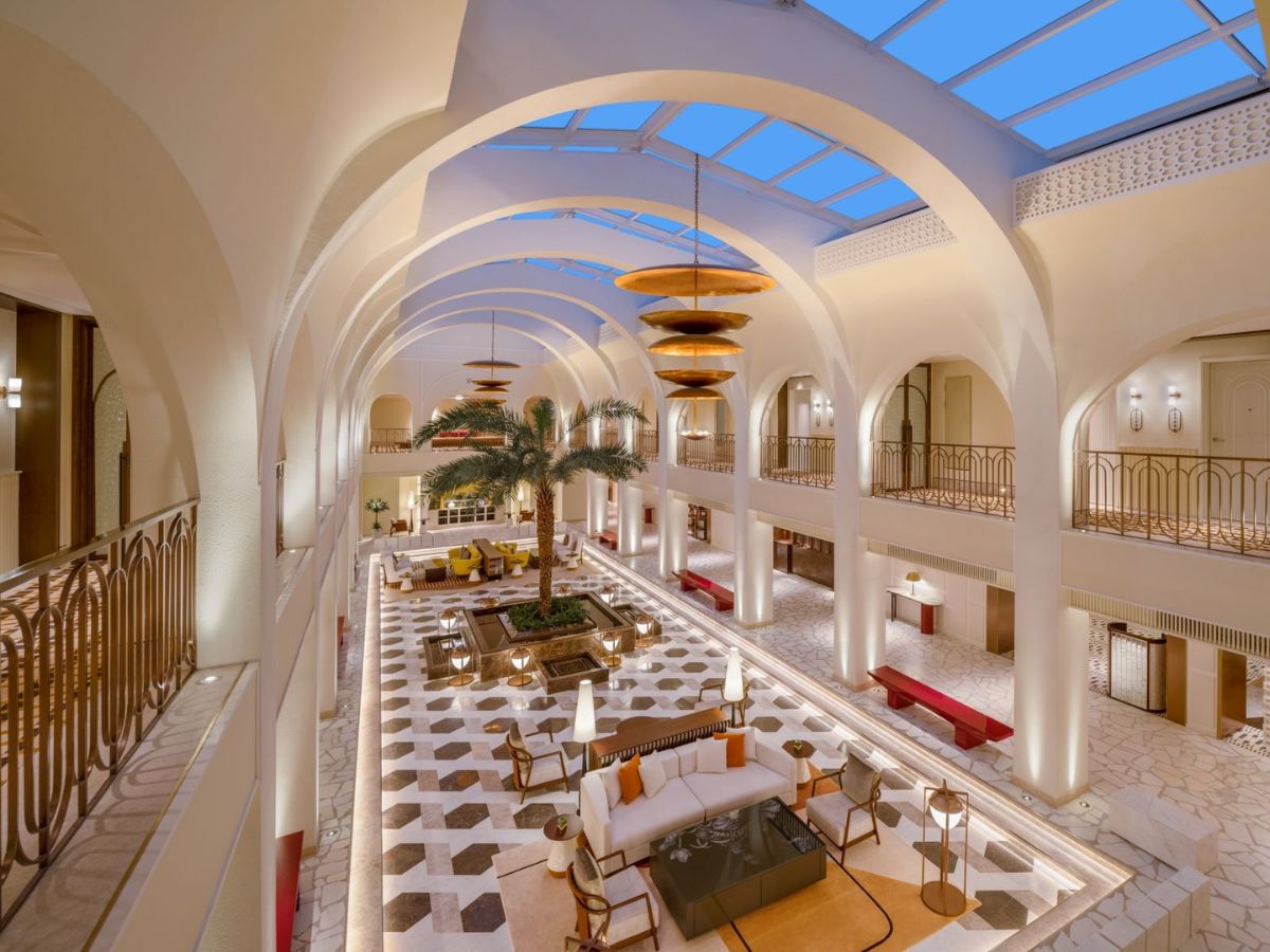 La Festa Phu Quoc – Curio Collection by Hilton tọa lạc tại trung tâm Sunset Town