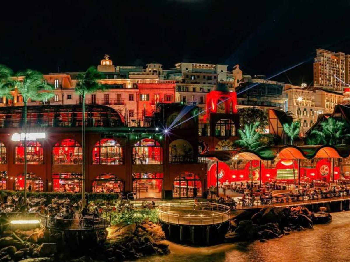 Du khách dừng chân tại Sun Bavaria GastroPub, nơi kết hợp bia thủ công Sun KraftBeer với thực đơn món Âu – Á