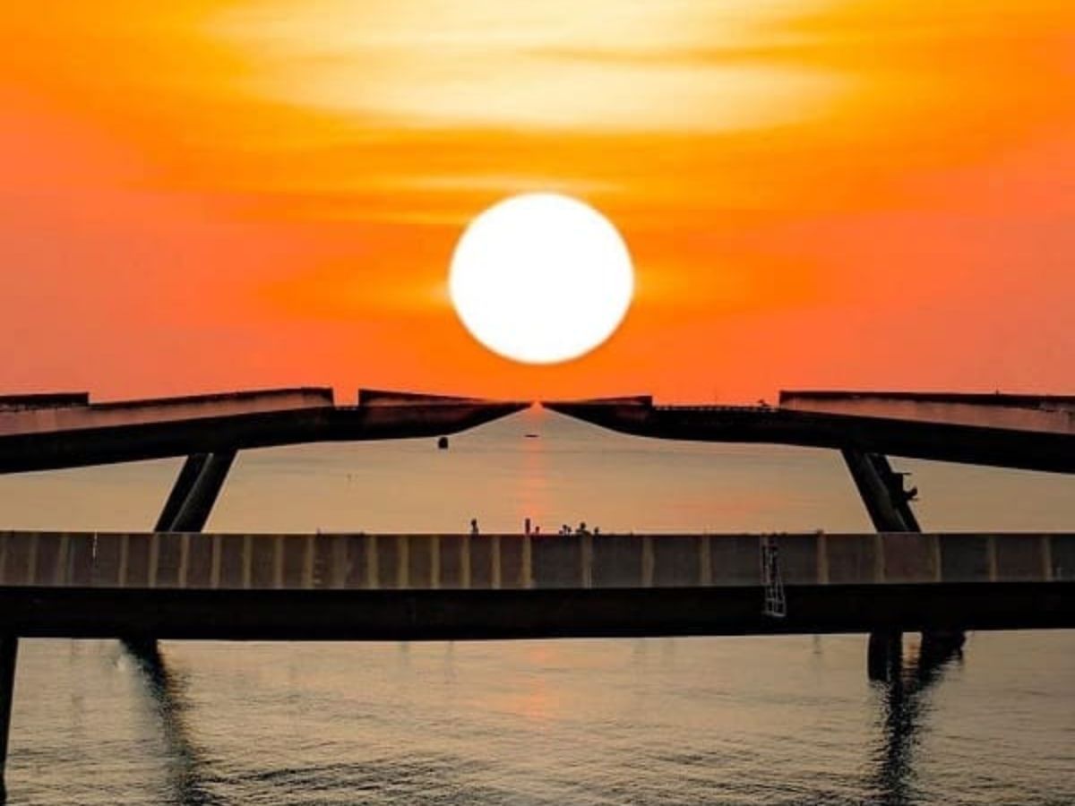 Cầu Hôn là công trình nổi bật tại Sunset Town với thiết kế ấn tượng hướng ra biển