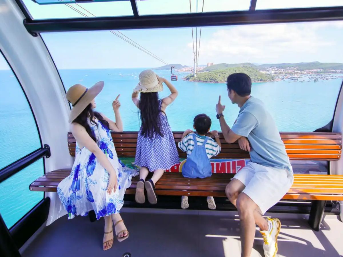 Trải nghiệm đi cáp treo Hòn Thơm vượt biển dài nhất thế giới