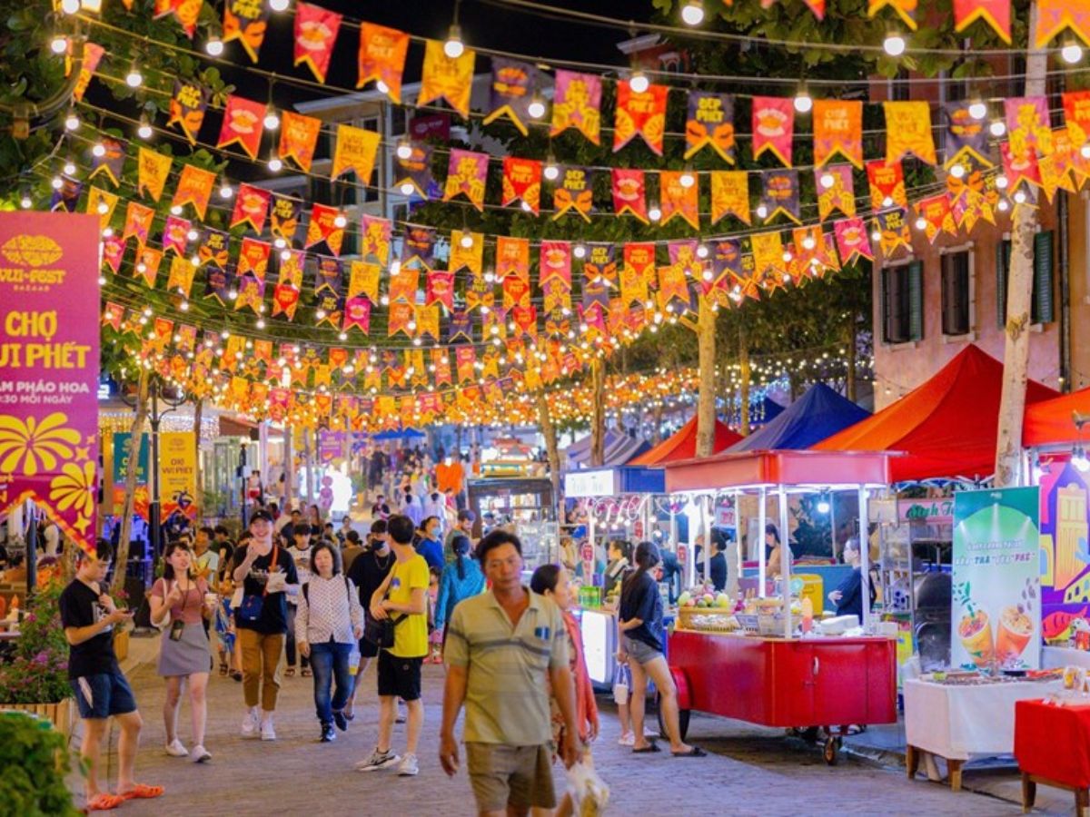 VUI-Fest Bazaar – chợ đêm “Vui Phết” tại Thị trấn Hoàng Hôn mang đến không khí lễ hội đặc trưng
