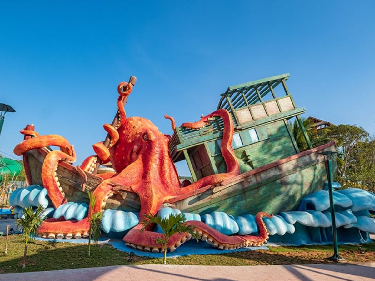 Aquatopia Water Park là công viên nước quy mô lớn với diện tích hơn 8 ha.