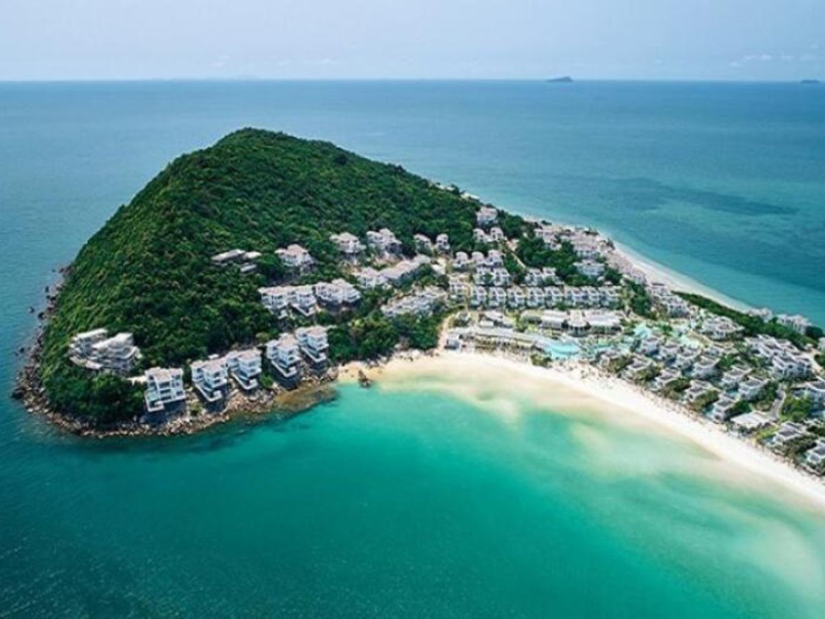 Nam đảo sở hữu nhiều resort đạt chuẩn quốc tế.
