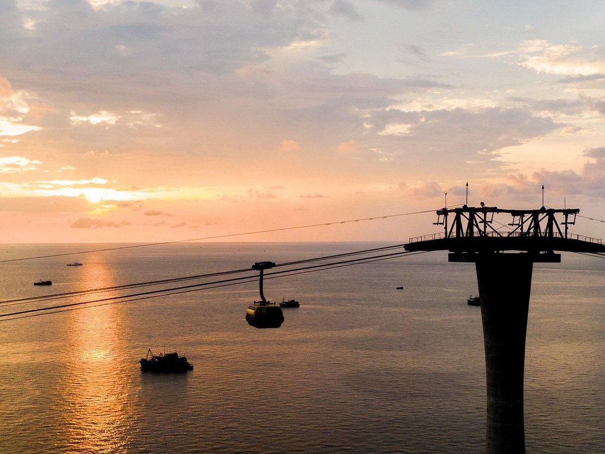 Ngắm hoàng hôn đẹp từ khoảng 16h30 – 17h30, khi ánh nắng bắt đầu dịu và chuyển dần sang tông vàng ấm. 