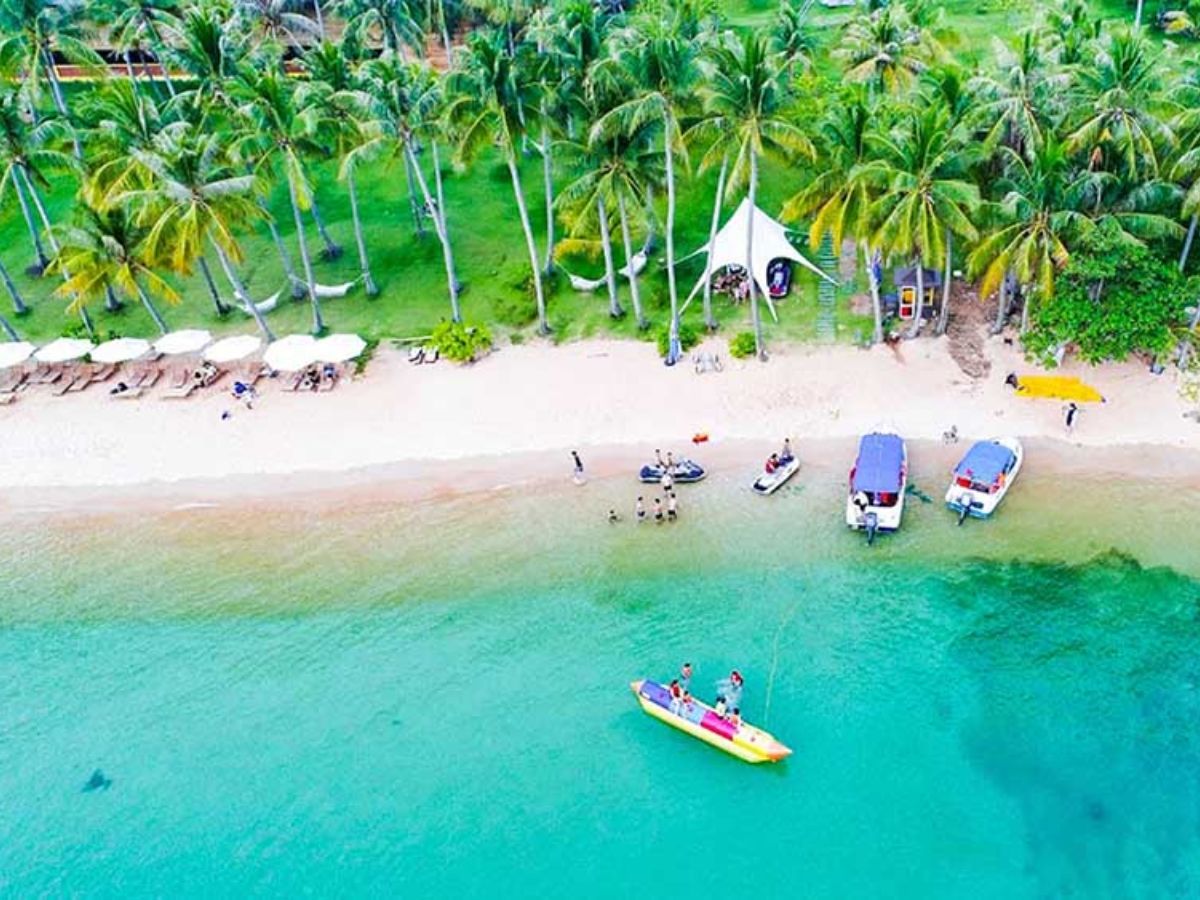 Hòn Thơm có nhiều khu vực tổ chức team building và nhiều trải nghiệm cho đoàn đông người.