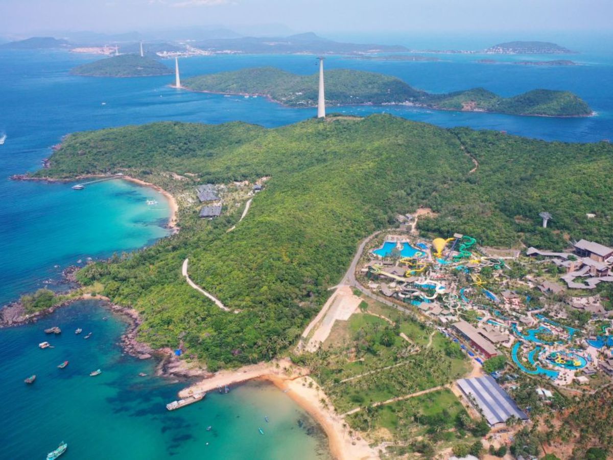 Hòn Thơm được xây dựng và quy hoạch đồng bộ với hệ sinh thái giải trí và nghỉ dưỡng hiện đại.