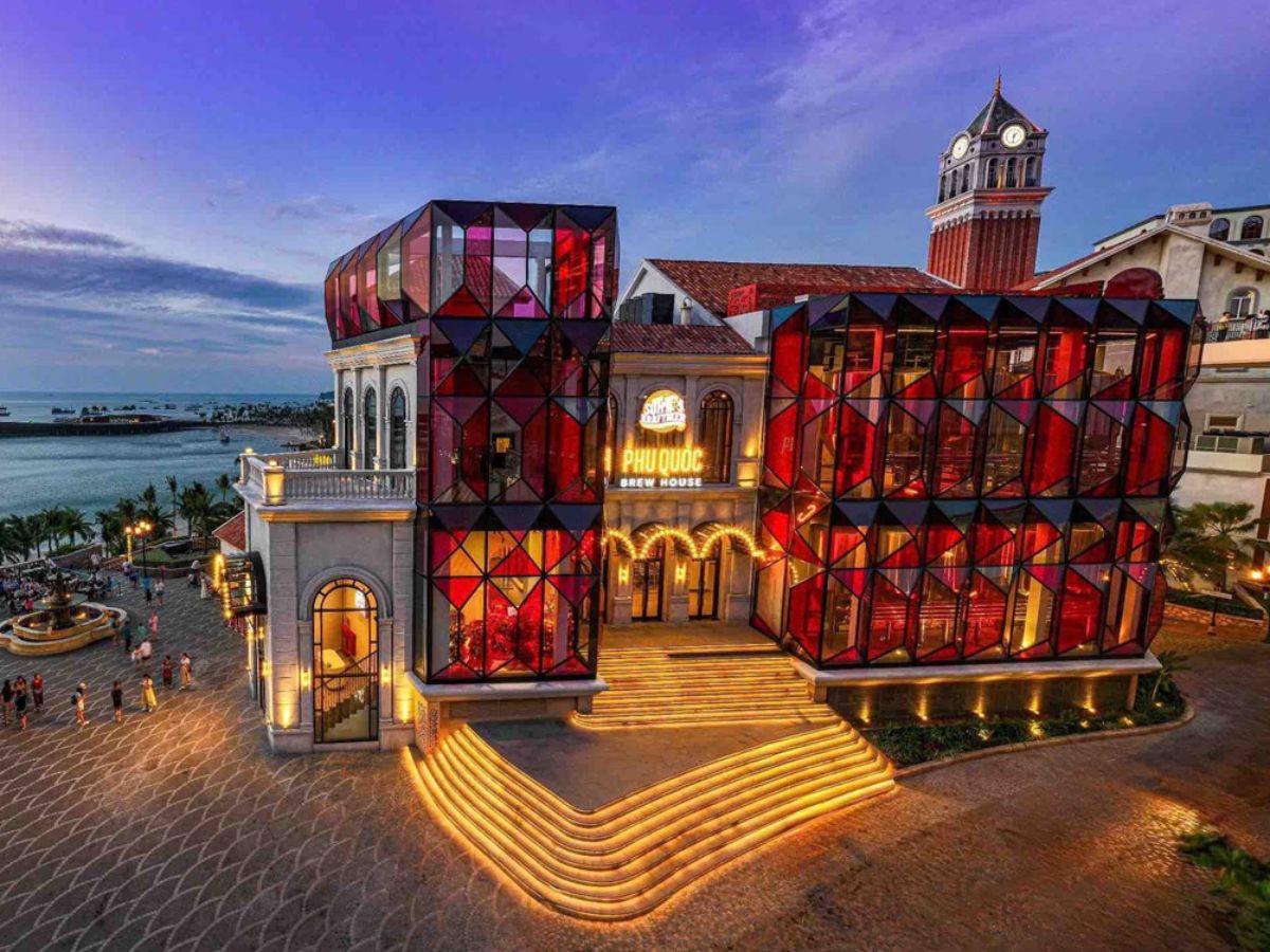 Phu Quoc Brew House là mô hình xưởng bia thủ công kết hợp tham quan và trải nghiệm tại Sunset Town.