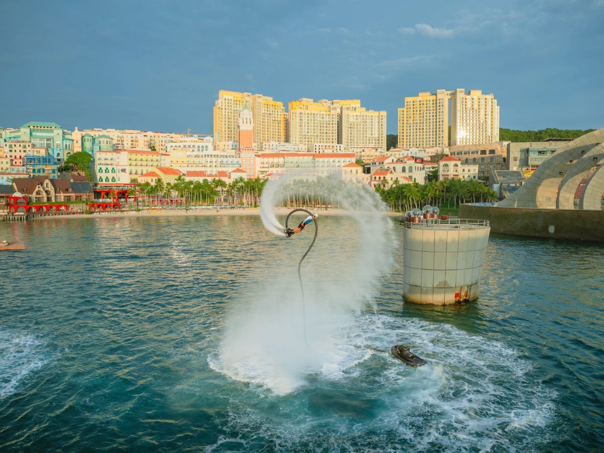 Sunset Town là tổ hợp du lịch và nghỉ dưỡng quy mô gần 40 ha tại Nam đảo Phú Quốc.
