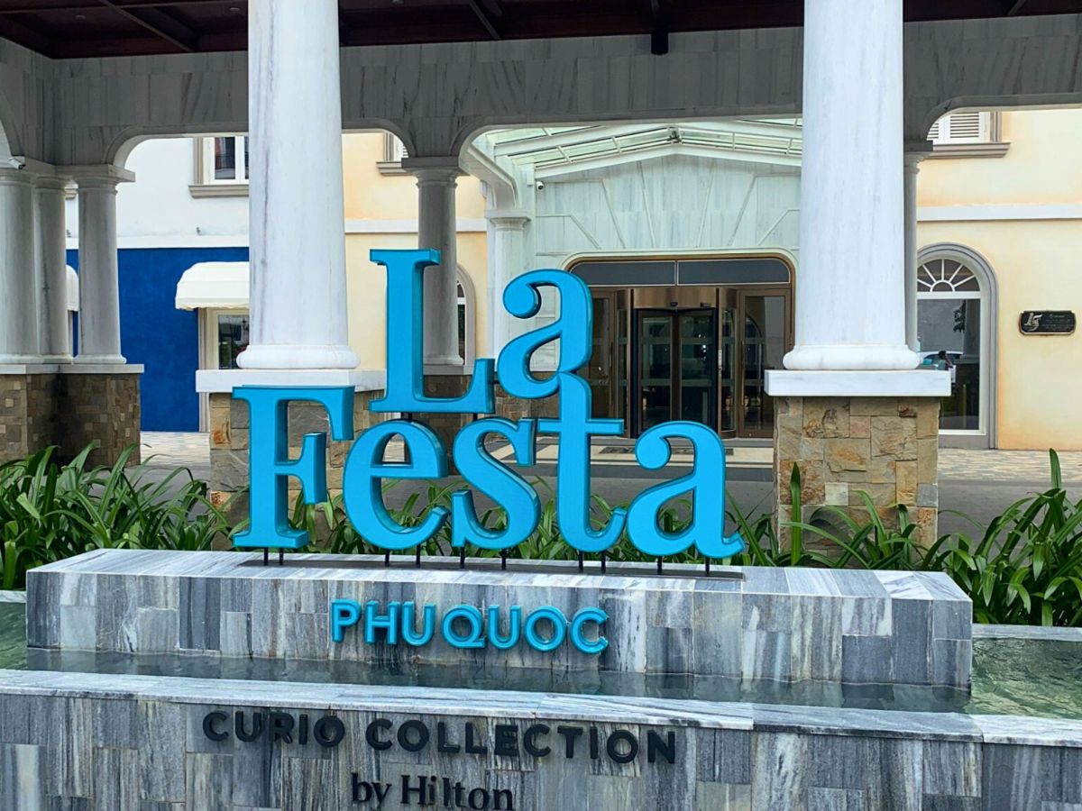 La Festa Phu Quoc phù hợp nếu muốn lưu trú ngay trung tâm Sunset Town.