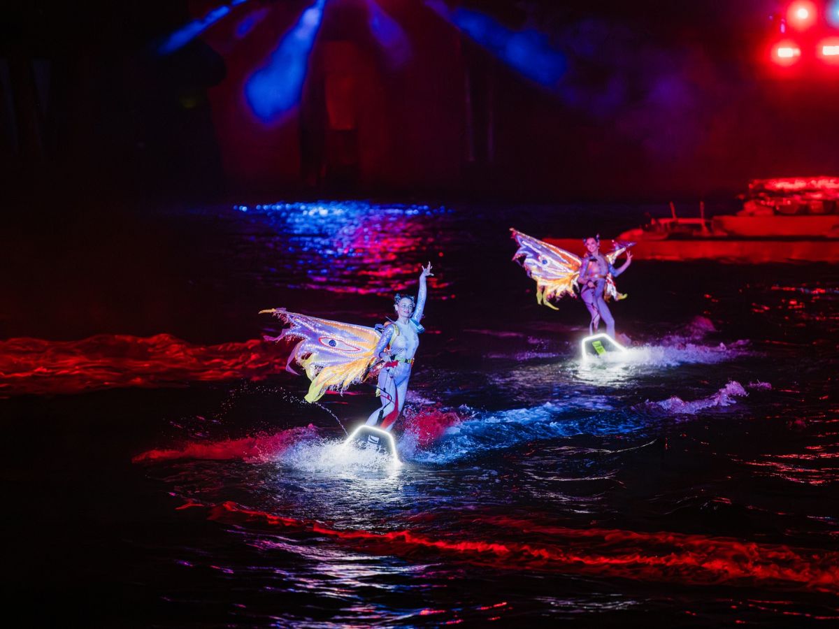 Khoảnh khắc ấn tượng tại show&nbsp;Symphony of the Sea, nơi nghệ thuật ánh sáng, nước và âm nhạc hòa quyện tạo nên màn trình diễn mãn nhãn.