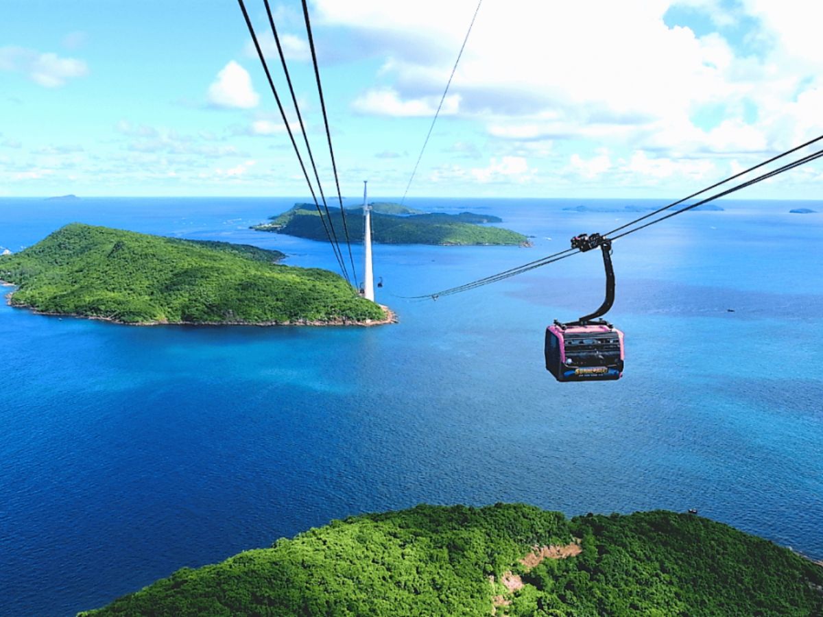 Cáp treo Hòn Thơm kết nối trực tiếp từ Sunset Town ra đảo Hòn Thơm.