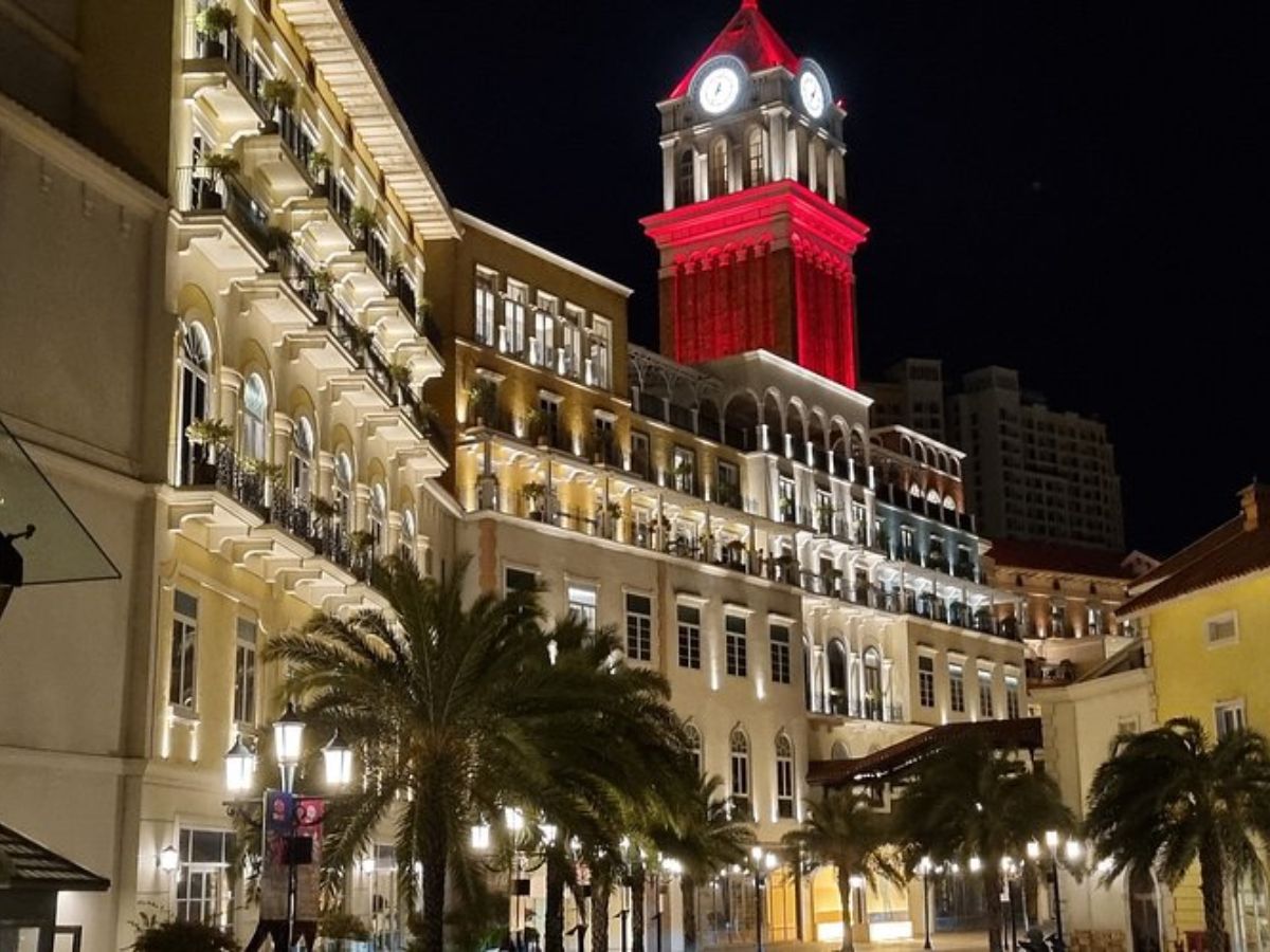 Dạo phố và check-in kiến trúc Địa Trung Hải tại Sunset Town.