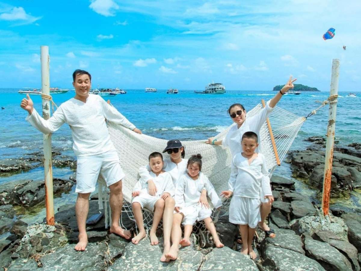 Phú Quốc phù hợp gia đình, kết hợp nghỉ dưỡng biển và trải nghiệm thiên nhiên.