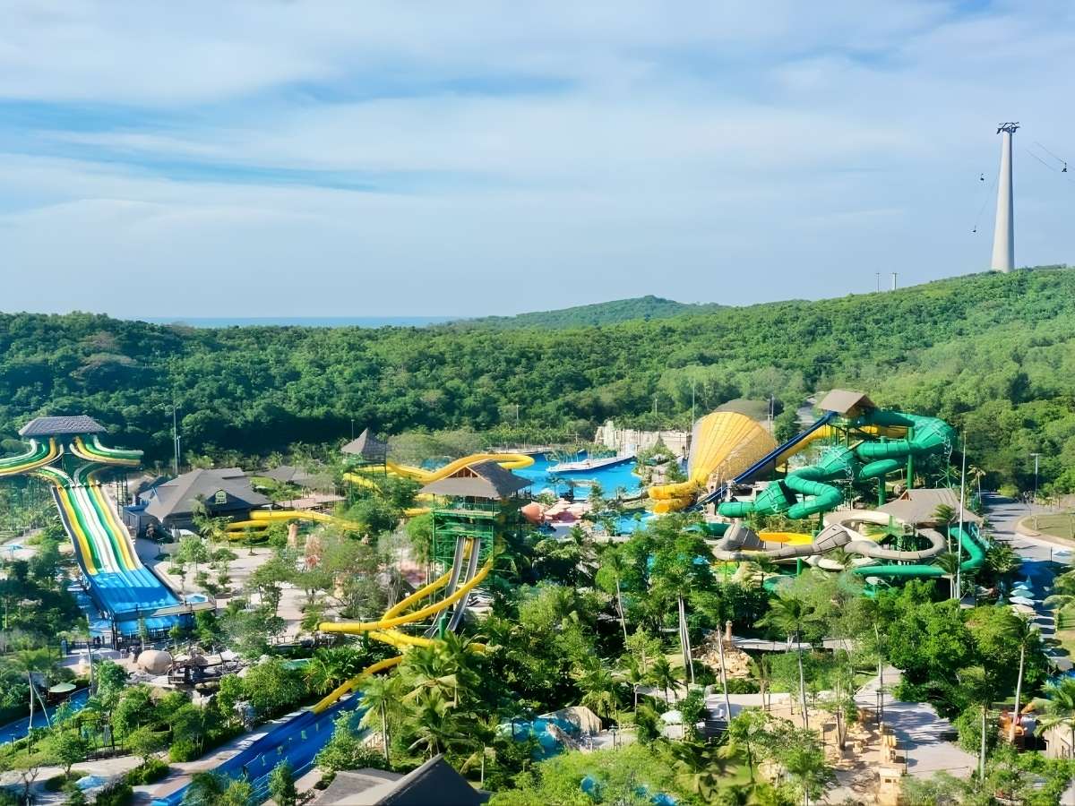 Sun World Hon Thom gây ấn tượng với tổ hợp giải trí và khung cảnh biển trời.