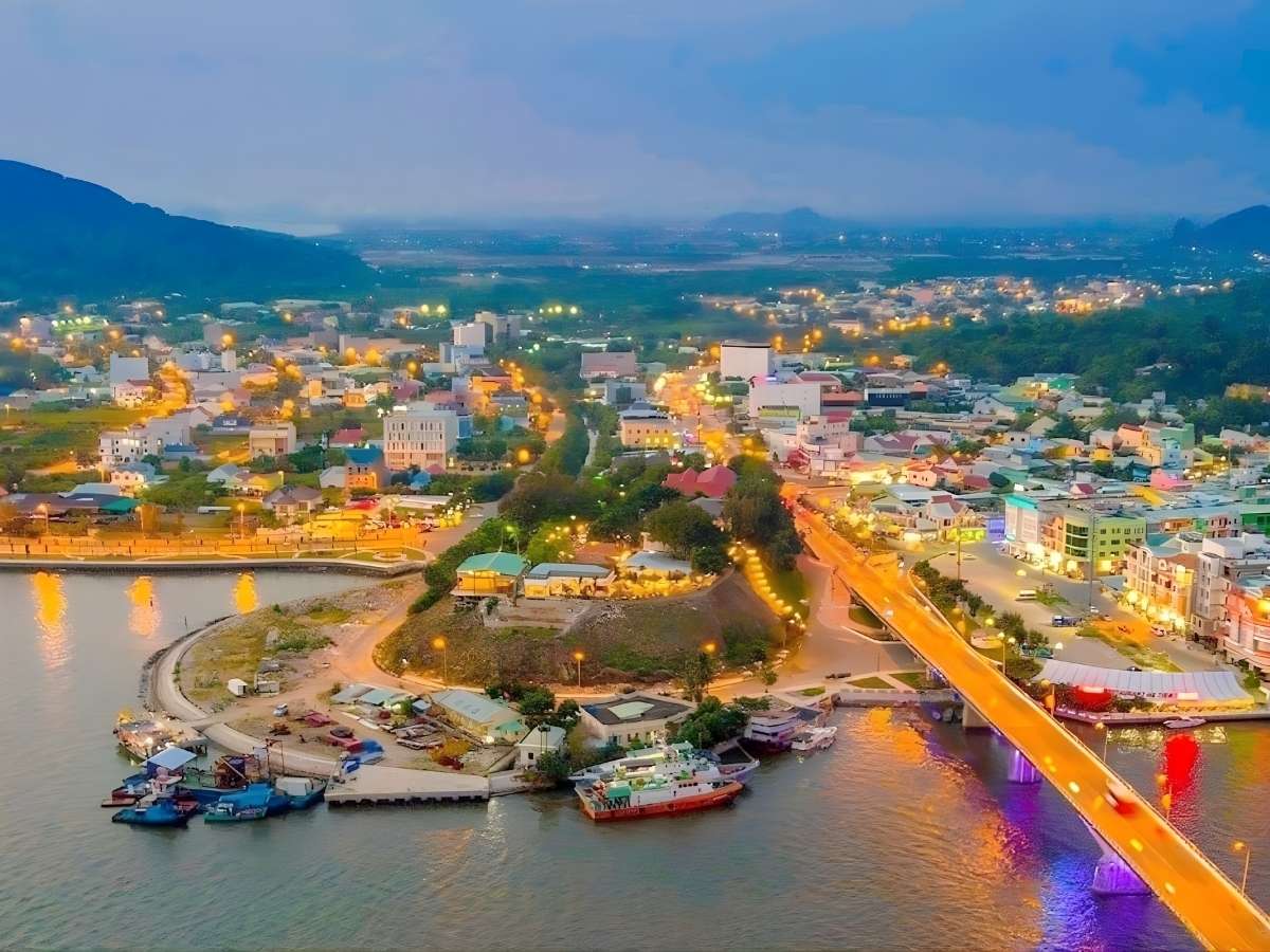 Chặng Sài Gòn Hà Tiên sử dụng xe giường nằm, đảm bảo thoải mái suốt hành trình. 
