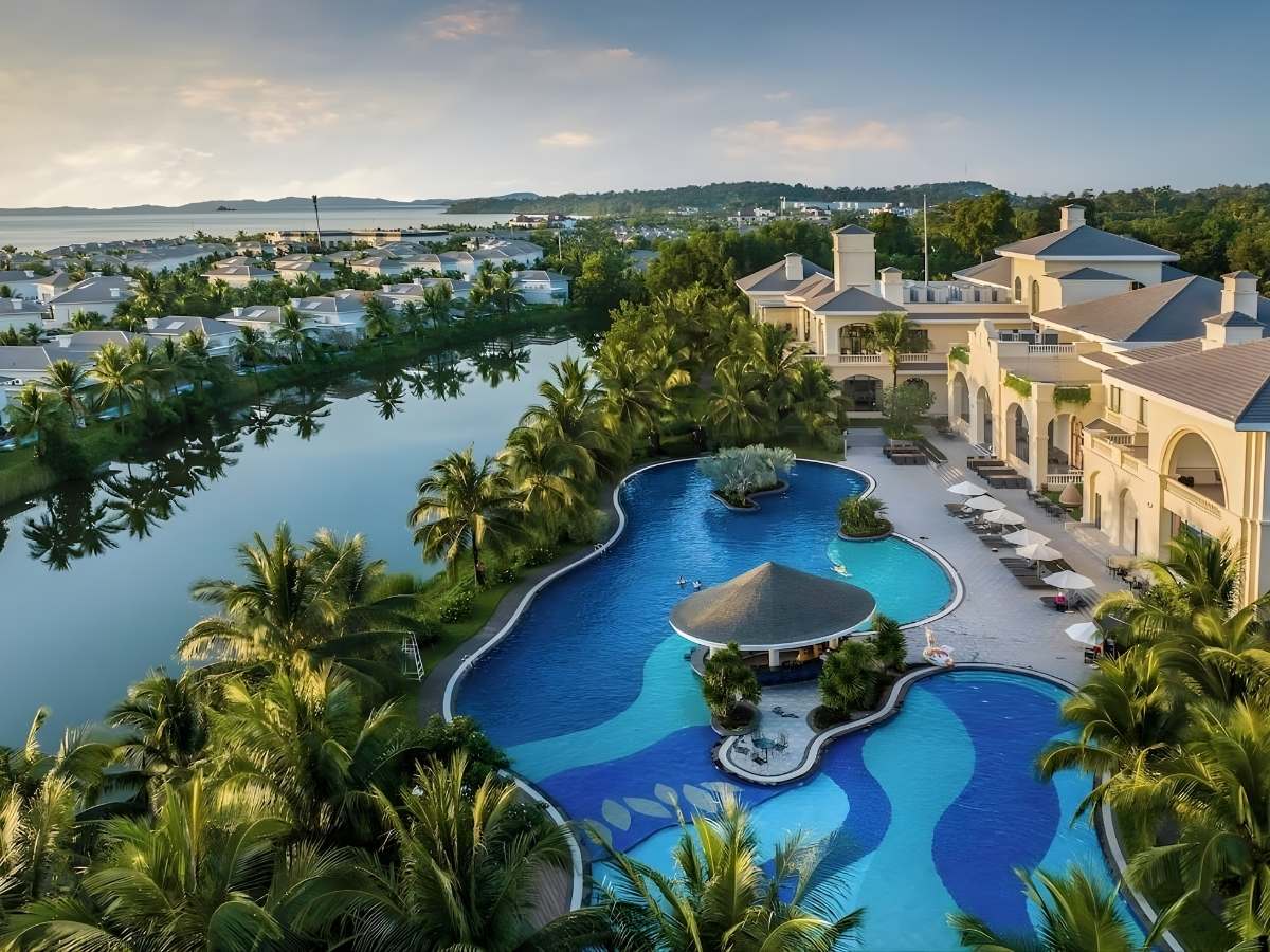 Resort 5 sao Phú Quốc mang đến không gian lưu trú riêng tư và tiện nghi.