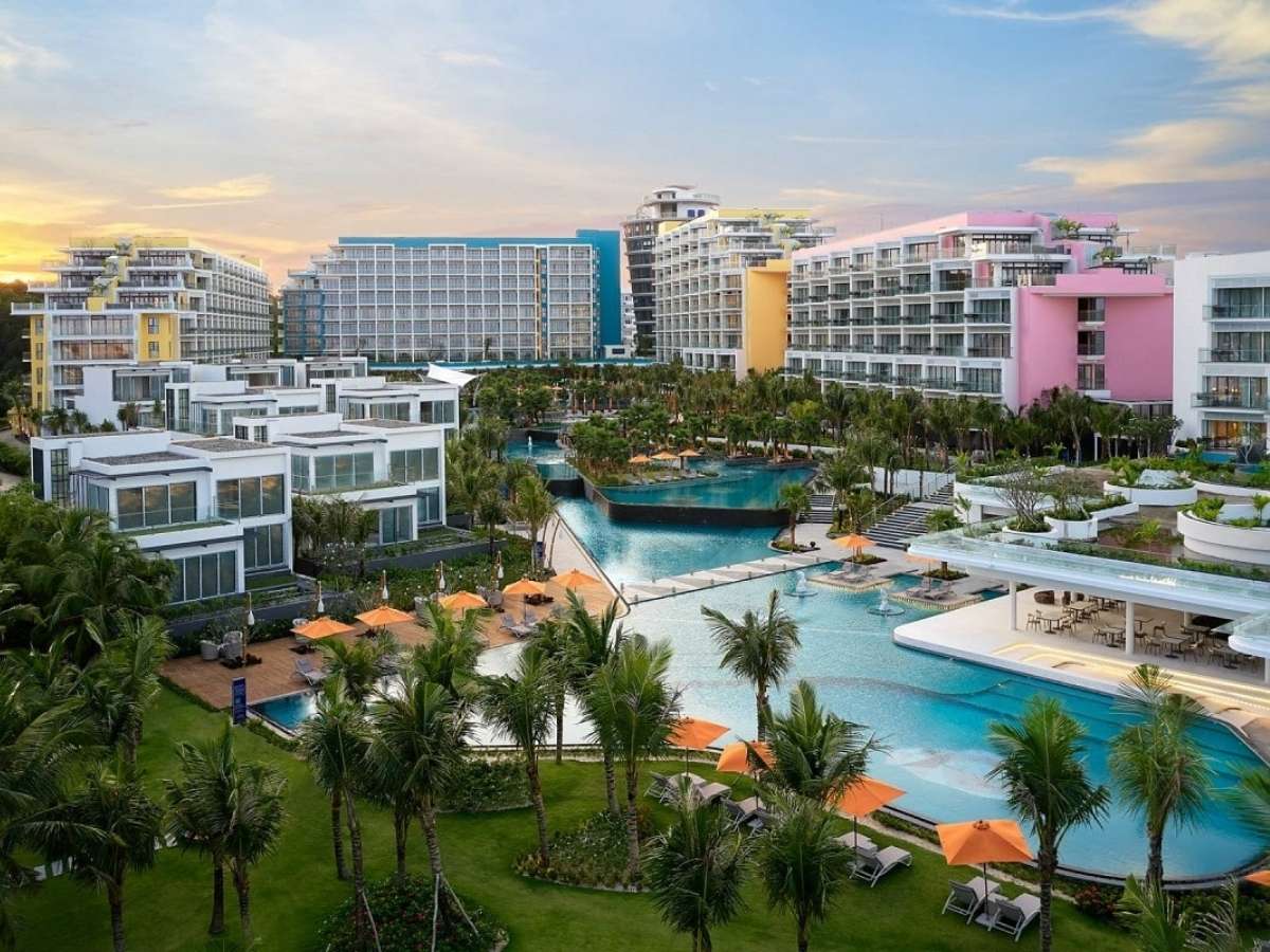 Phú Quốc sở hữu vị trí thuận lợi, thúc đẩy phát triển hệ thống khách sạn 5 sao.