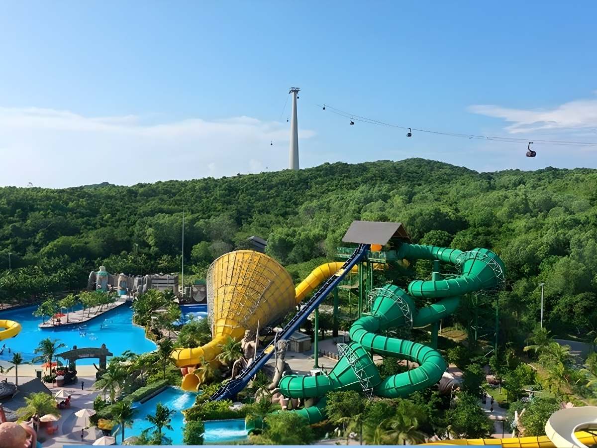 Sun World Hon Thom thu hút du khách với nhiều hoạt động ngoài trời.
