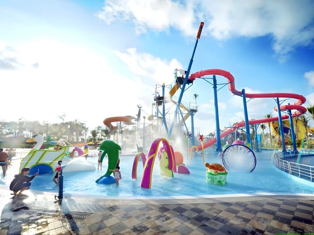 Vui chơi biển Phú Quốc an toàn hơn khi lựa chọn khu vực có dịch vụ cứu hộ.