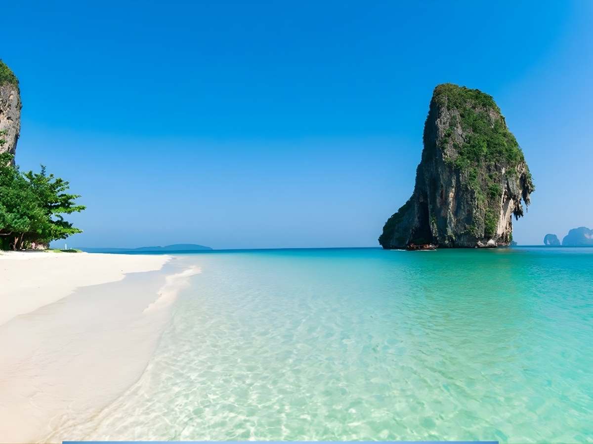 Bãi Kem mang vẻ đẹp yên tĩnh, mát mẻ.